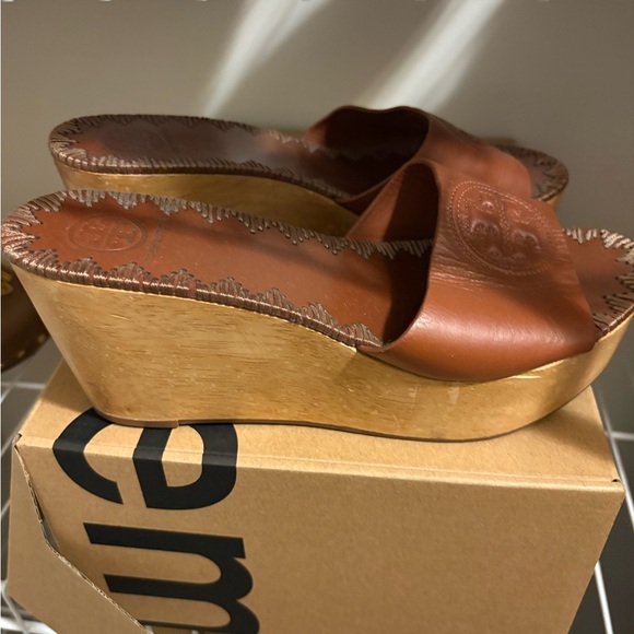 Tory Burch Women's Patty Leather Platform Wedge Slide Sandals - Picture 4 of 5